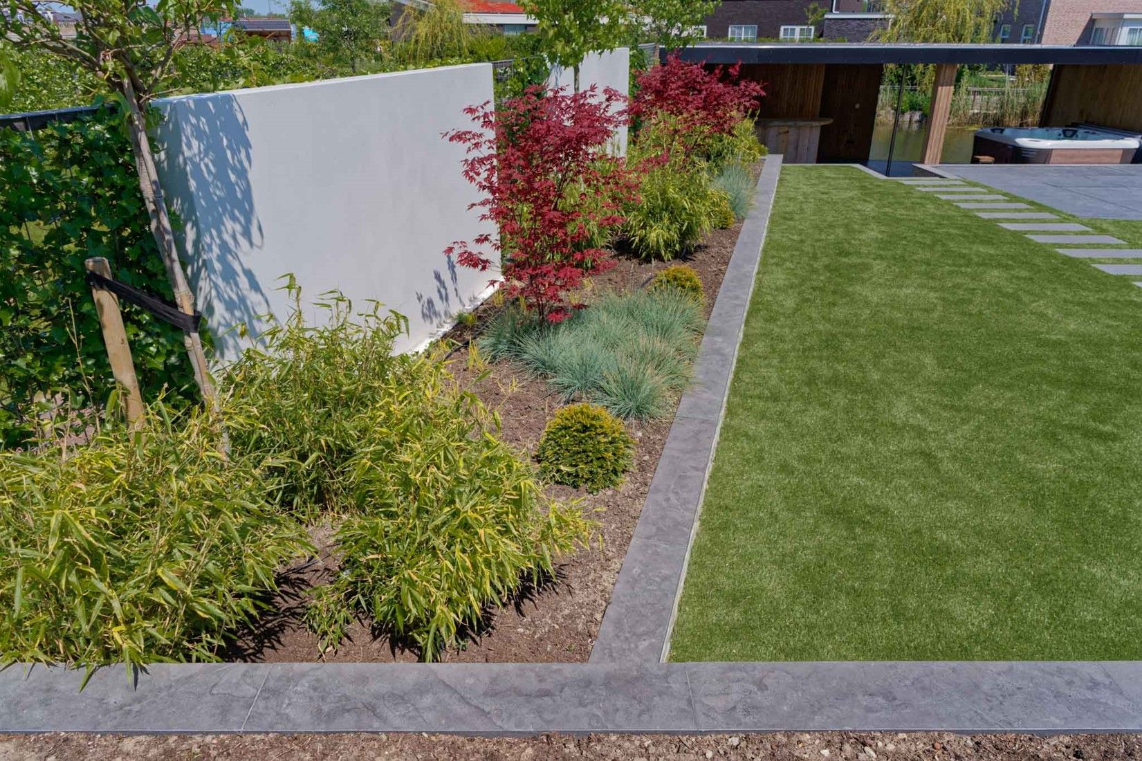 Asian Bluestone opsluitband met facet blauw gezoet 6x20x100cm