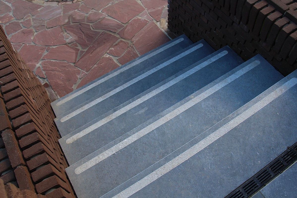 Asian Bluestone traptrede blauw gezoet 100x35x15cm