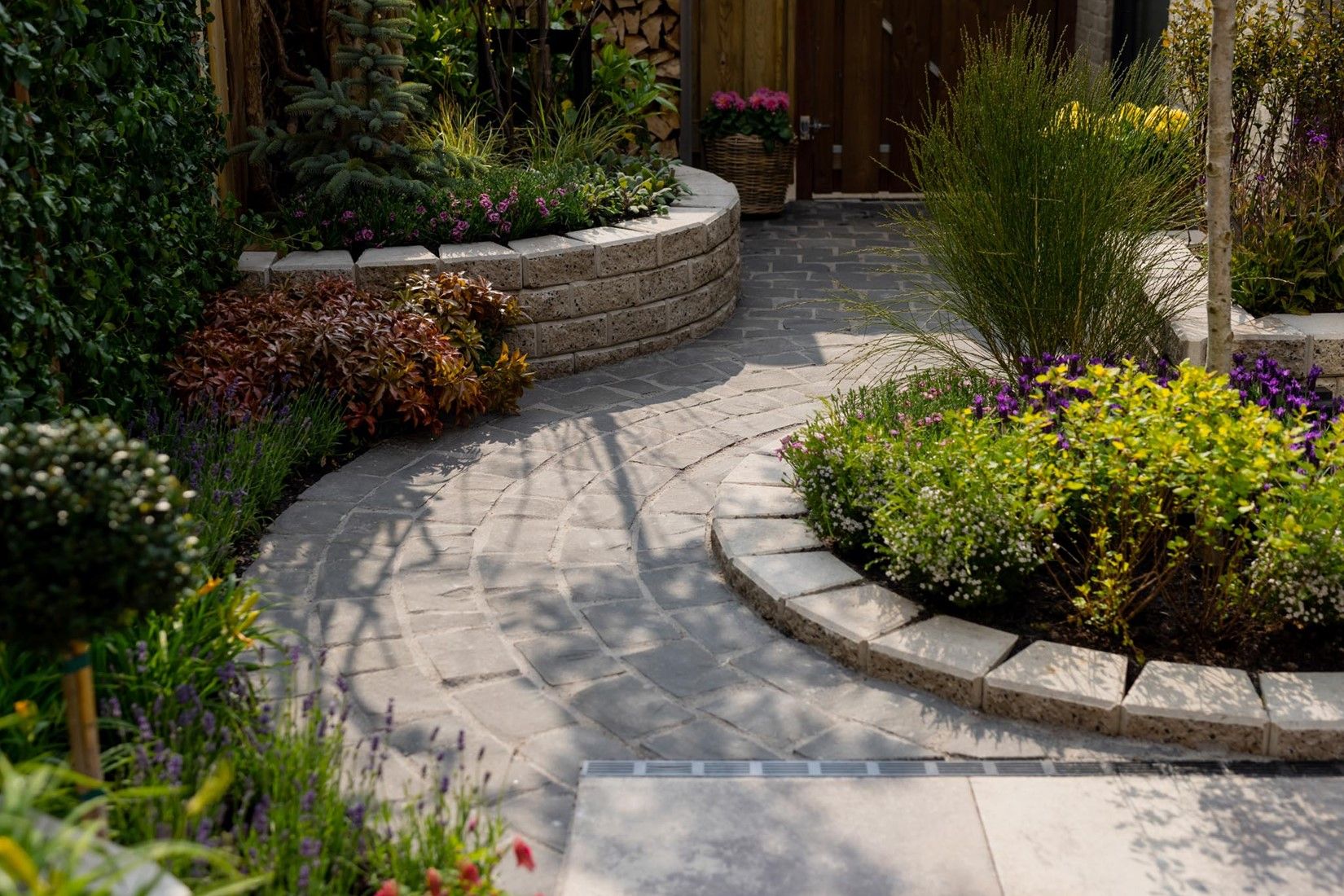 TB Basaltkei Rion 14x20x5-7cm antraciet