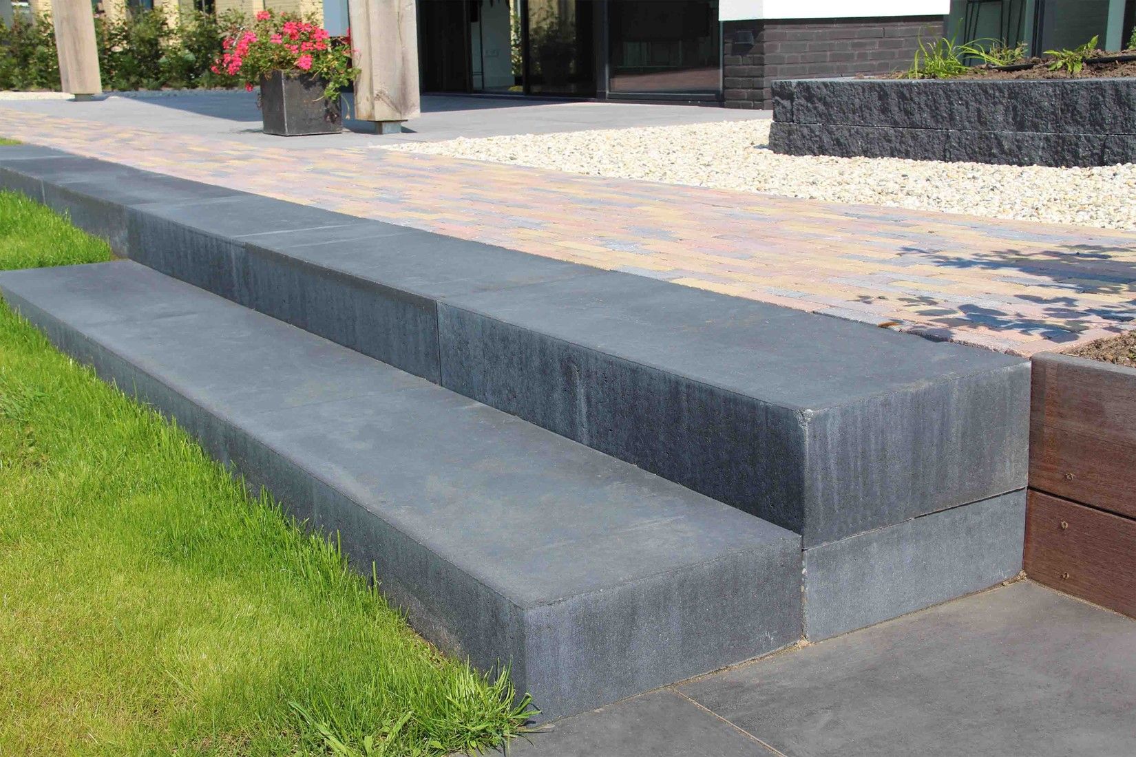 Traptrede massief 100x40x18cm zwart