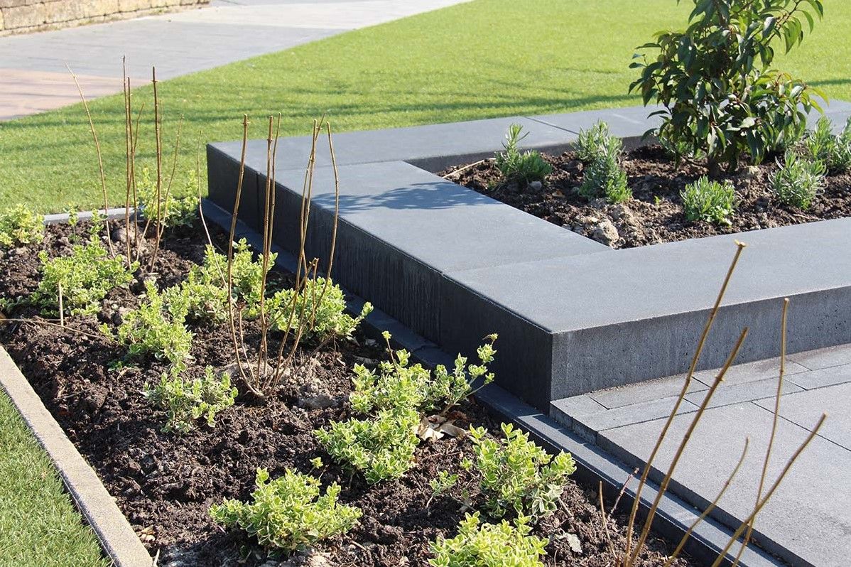 Traptrede massief 100x40x18cm zwart